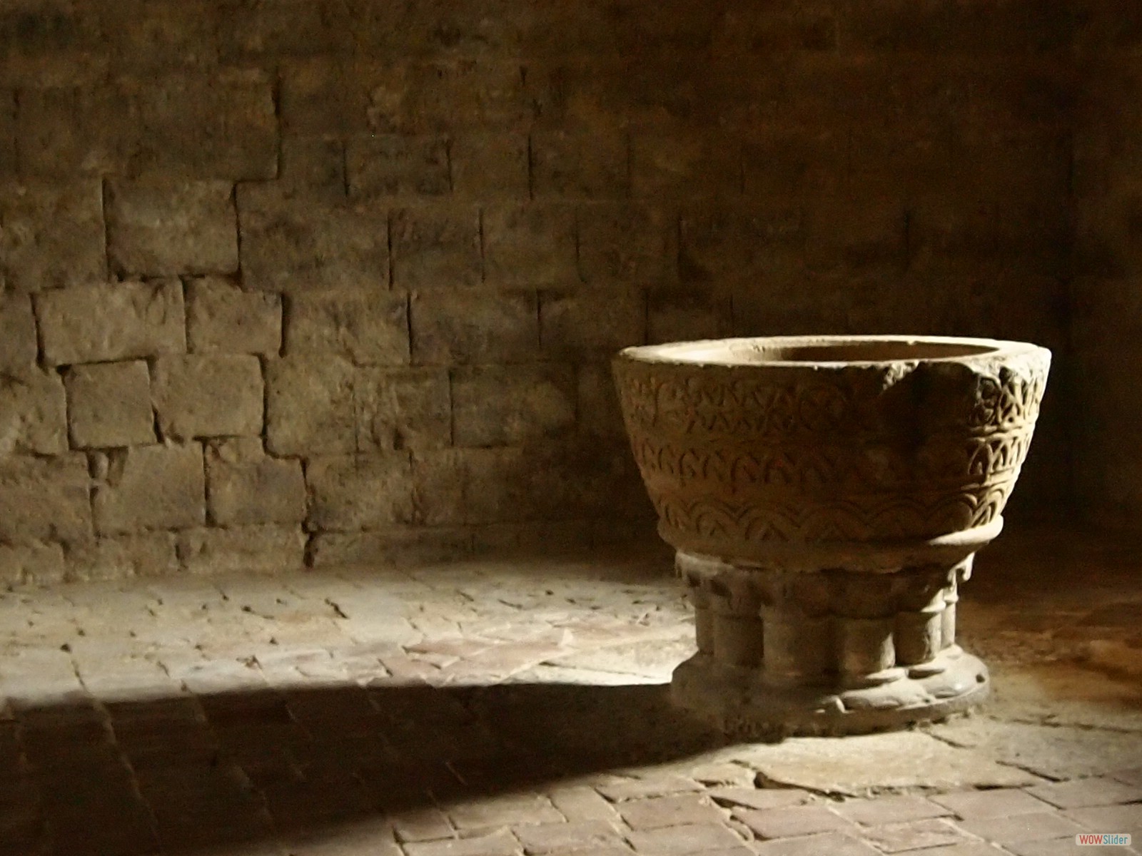 Pila_bautismal_-_Boadilla_del_Camino,_Palencia